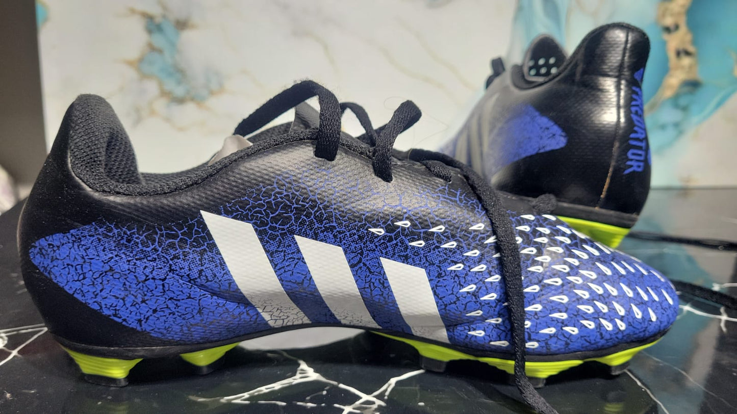 ADIDAS – Botas Predator Freak.4 FxG (Unisex Júnior)