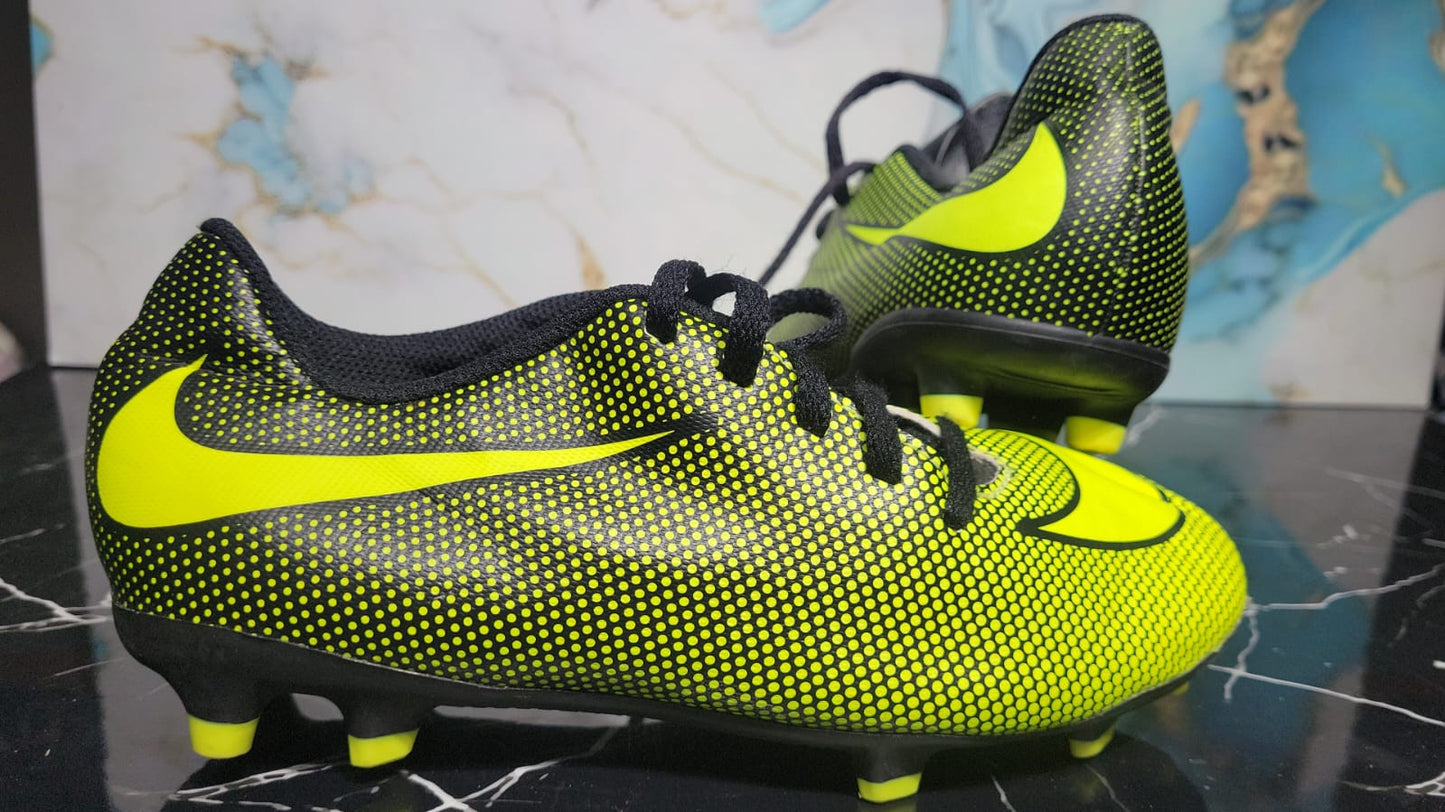 NIKE – Botines Jr. Bravata II FG – Velocidad Explosiva (Unisex Júnior)