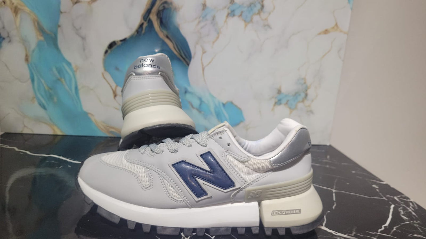 NEW BALANCE – Zapatillas RC 1300 Fusión de Clásico y Moderno Unisex