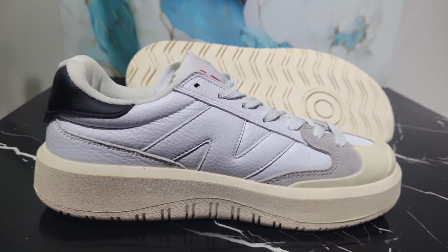 NEW BALANCE – Zapatillas Urbanas CT302 – Estilo Retro y Moderno