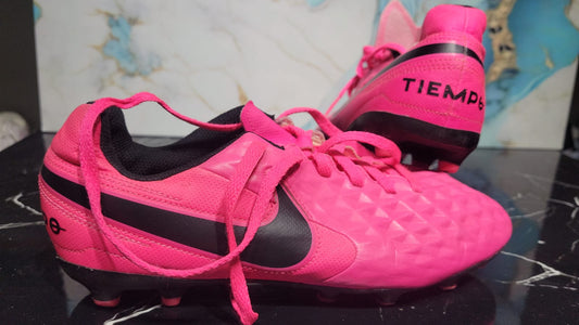 NIKE – Botines Jr. Tiempo Legend 8 Club MG (Unisex Júnior)