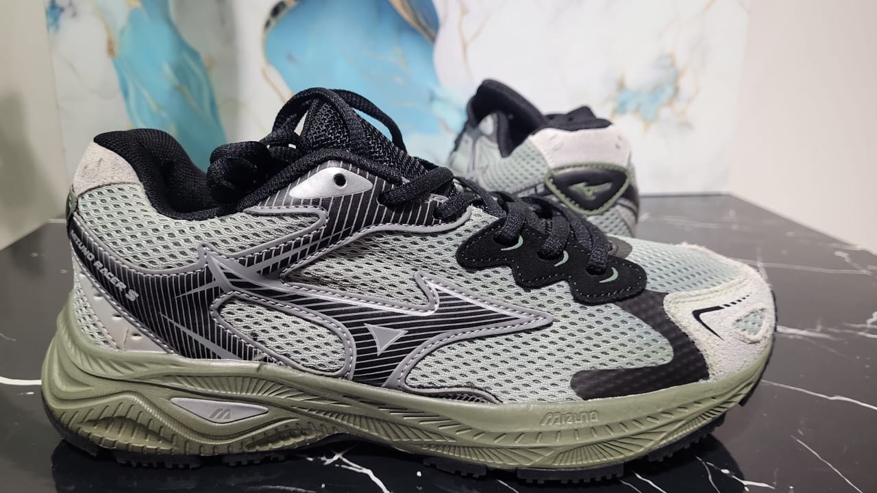 MIZUNO – Zapatillas Racer S – Rendimiento y Estilo en Movimiento (UNISEX)