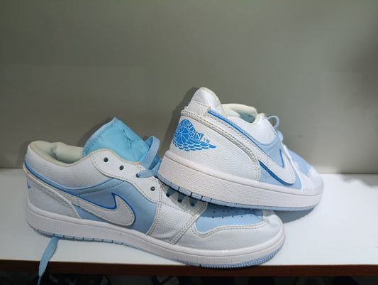 Air Jordan 1 Low SE "Reverse Ice Blue